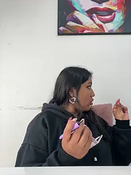 SharaRous online show from November 18, 2025, 11:58 am