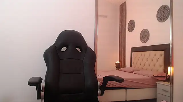 Red kytty6 online show from October 28, 2025, 8:00 pm