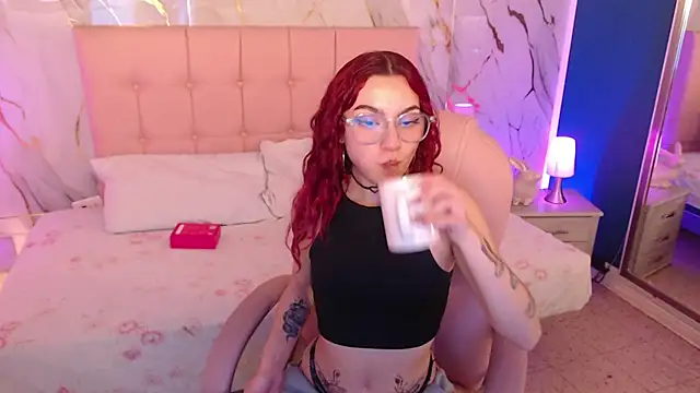 Red kytty6 online show from November 22, 2025, 3:33 pm