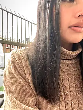 KloePink  online show from September 18, 2025, 3:47 pm