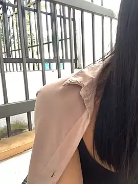 KloePink  online show from October 2, 2025, 2:13 pm