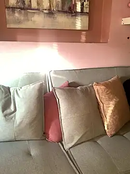 KloePink  online show from December 18, 2025, 12:00 pm