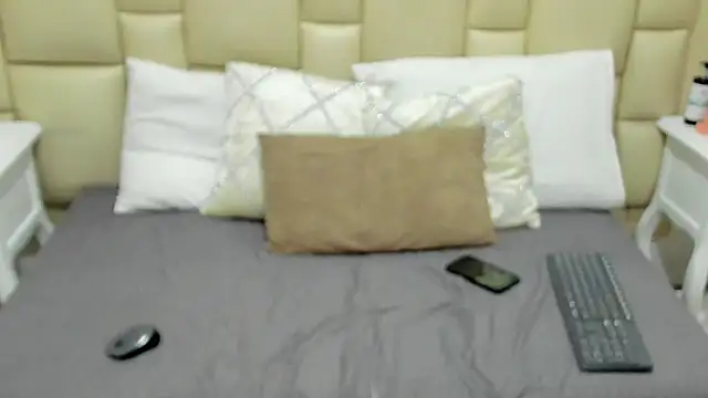 Snapshot of SkinnyGirl_28 chatting on December 18, 2025, 7:20 pm SkinnyGirl 28 online show from December 18, 2025, 7:20 pm