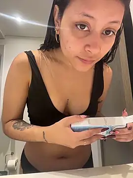 Snapshot of CatadeLuca chatting on February 7, 2026, 3:27 pm CatadeLuca online show from February 7, 2026, 3:27 pm