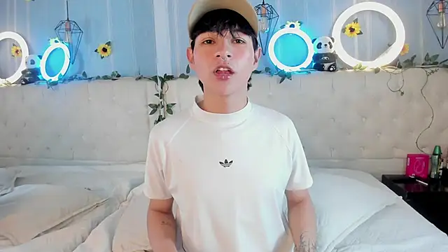 AleAurarashi online show from November 18, 2025, 4:39 am