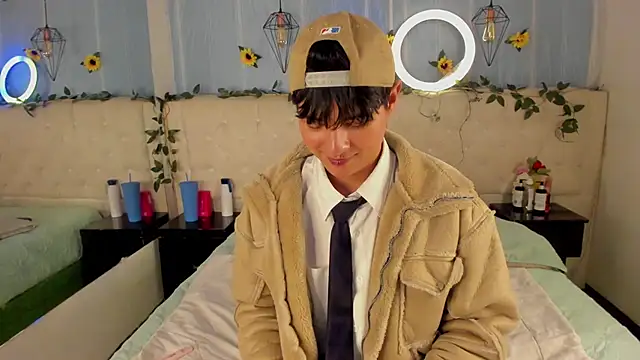 AleAurarashi online show from November 22, 2025, 4:33 am