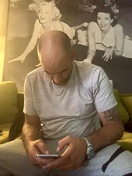 Hothotboyg online show from October 9, 2025, 11:25 pm