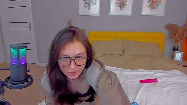 BrandyShy online show from September 30, 2025, 1:49 pm