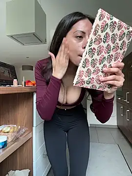 Teparolaverga1990 online show from April 14, 2026, 9:59 am