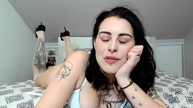 Snapshot of LadyNocturne chatting on January 8, 2026, 8:33 pm LadyNocturne online show from January 8, 2026, 8:33 pm