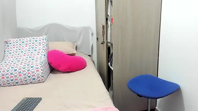 Isbettyche online show from October 31, 2025, 12:55 am