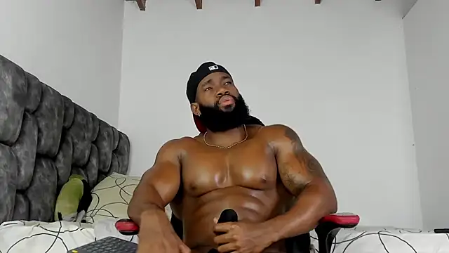 Snapshot of james_musclebbc chatting on November 3, 2025, 12:39 pm james musclebbc online show from November 3, 2025, 12:39 pm