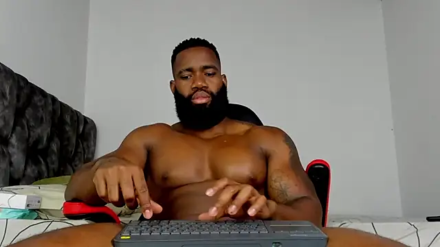 Snapshot of james_musclebbc chatting on February 8, 2026, 12:14 am james musclebbc online show from February 8, 2026, 12:14 am