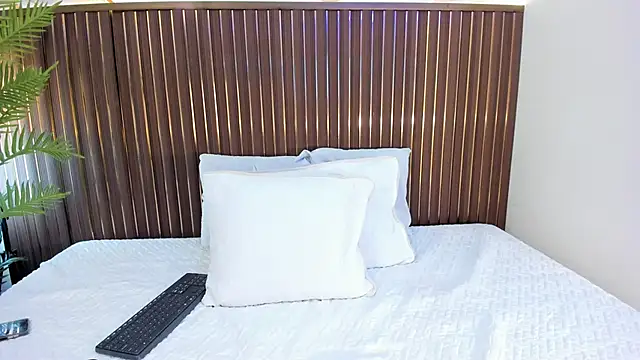 Snapshot of Roxie-NS chatting on January 16, 2026, 11:58 am Roxie-NS online show from January 16, 2026, 11:58 am