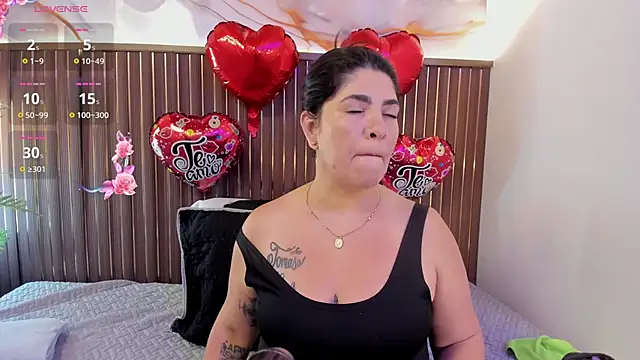 Snapshot of Roxie-NS chatting on February 15, 2026, 12:47 pm Roxie-NS online show from February 15, 2026, 12:47 pm