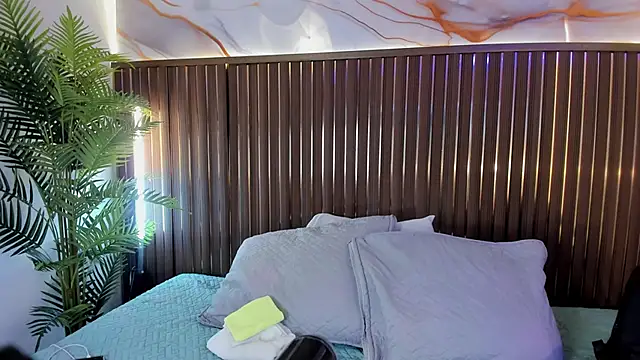 Snapshot of Roxie-NS chatting on February 21, 2026, 11:44 am Roxie-NS online show from February 21, 2026, 11:44 am