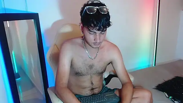 Snapshot of Valentin_peach chatting on September 22, 2025, 10:45 pm Valentin peach online show from September 22, 2025, 10:45 pm