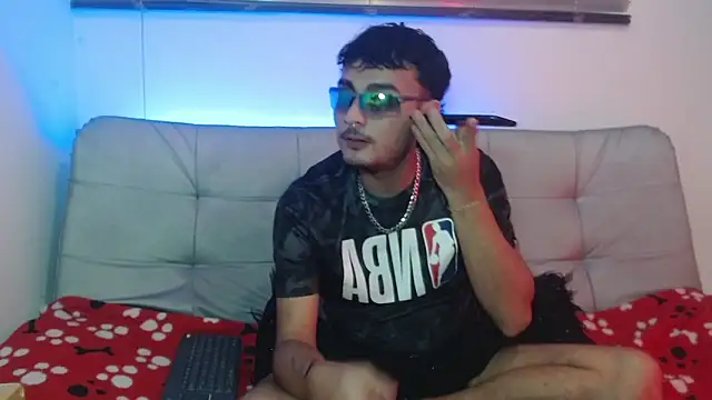 Snapshot of Valentin_peach chatting on November 12, 2025, 6:36 am Valentin peach online show from November 12, 2025, 6:36 am