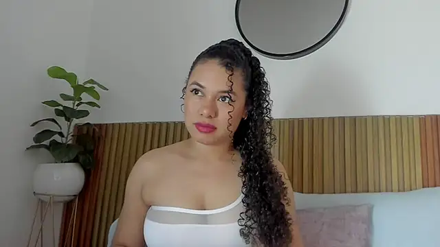 angie leonn online show from September 18, 2025, 12:07 pm