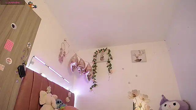 Liahdiaz  online show from April 1, 2026, 1:52 pm