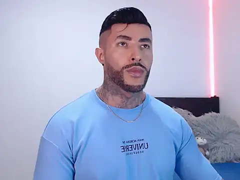 andrea de lucaa online show from November 28, 2025, 1:30 am