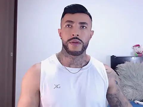 andrea de lucaa online show from December 3, 2025, 4:09 am