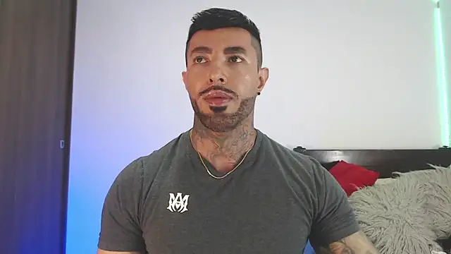 andrea de lucaa online show from April 18, 2026, 2:26 am