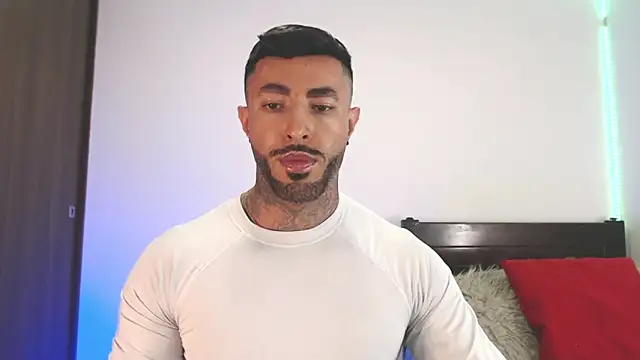 andrea de lucaa online show from April 23, 2026, 4:35 am