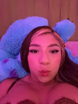 Isabella18 pink online show from May 29, 2026, 1:53 pm