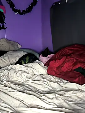 Courdles online show from November 3, 2025, 9:32 am