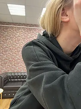 CaitlinSugar online show from November 4, 2025, 4:22 am