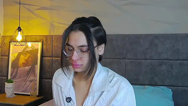 VioletAsh online show from February 2, 2026, 4:44 am