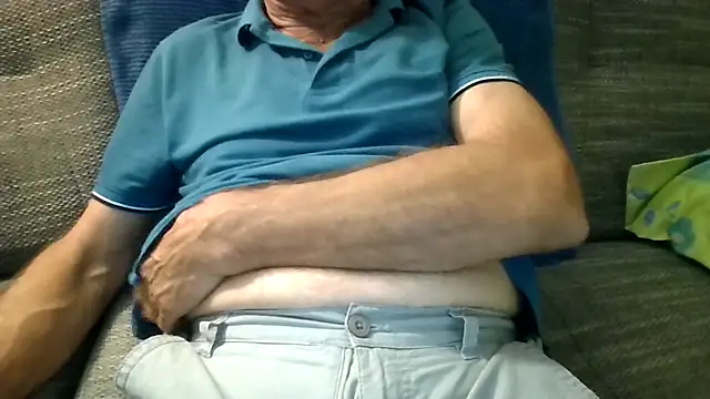 Snapshot of velikifant7 chatting on November 18, 2025, 5:17 pm velikifant7 online show from November 18, 2025, 5:17 pm