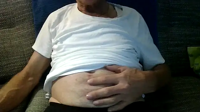 Snapshot of velikifant7 chatting on December 4, 2025, 6:49 pm velikifant7 online show from December 4, 2025, 6:49 pm