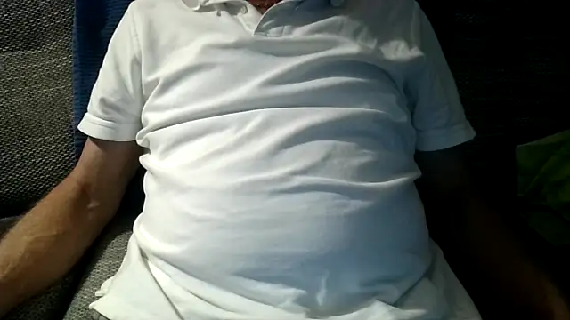 Snapshot of velikifant7 chatting on December 17, 2025, 5:19 pm velikifant7 online show from December 17, 2025, 5:19 pm