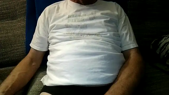 Snapshot of velikifant7 chatting on February 8, 2026, 6:33 pm velikifant7 online show from February 8, 2026, 6:33 pm