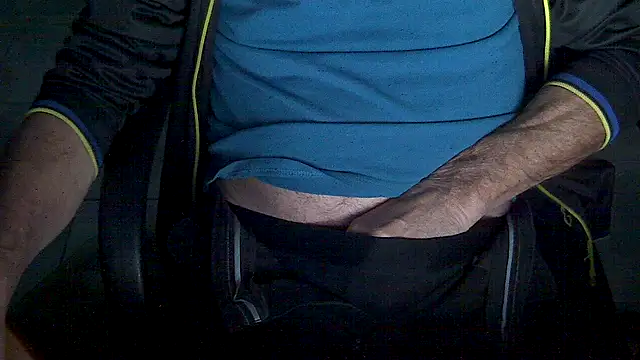 Snapshot of velikifant7 chatting on April 4, 2026, 4:00 am velikifant7 online show from April 4, 2026, 4:00 am