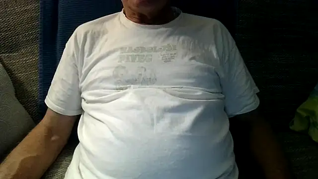 Snapshot of velikifant7 chatting on April 5, 2026, 5:43 pm velikifant7 online show from April 5, 2026, 5:43 pm