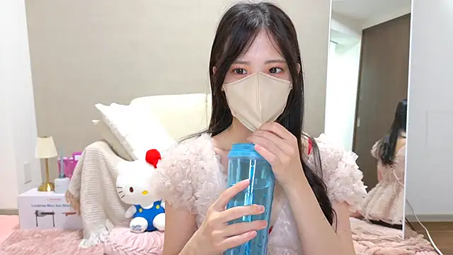 Snapshot of riri__nyan_o0 chatting on June 5, 2026, 5:14 am riri nyan o0 online show from June 5, 2026, 5:14 am