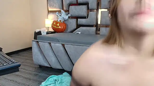 Candy Velvet online show from November 4, 2025, 8:13 am