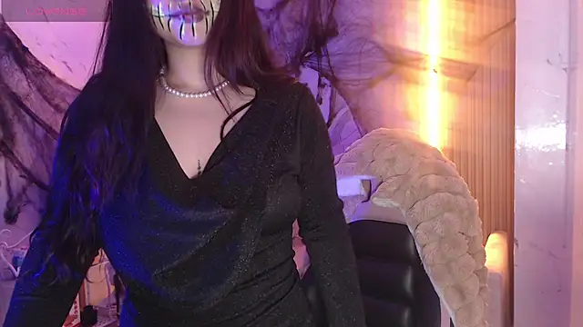 Sophia tf online show from October 28, 2025, 1:58 pm