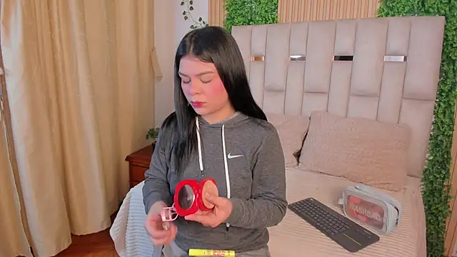 Jade Nmm online show from April 14, 2026, 12:33 pm