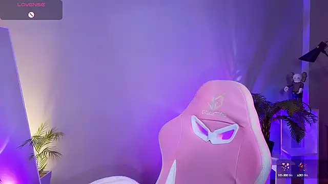 Lucy louras online show from October 4, 2025, 12:25 pm