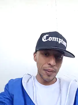 Santi2323xxX online show from April 19, 2026, 1:10 pm