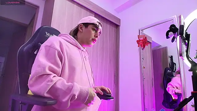 Snapshot of brunothompson3 chatting on October 23, 2025, 4:23 am brunothompson3 online show from October 23, 2025, 4:23 am