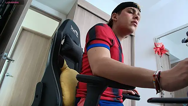 Snapshot of brunothompson3 chatting on December 20, 2025, 6:48 pm brunothompson3 online show from December 20, 2025, 6:48 pm