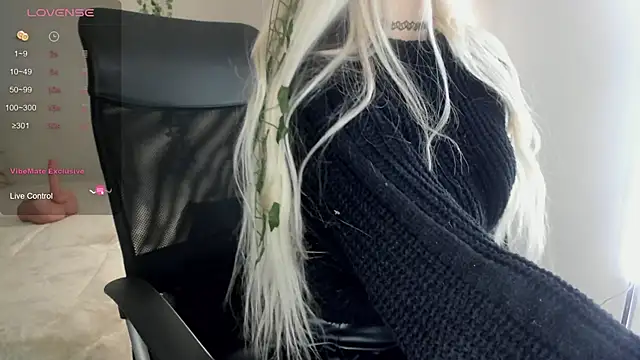 Snapshot of Kira_Key chatting on February 3, 2026, 3:59 am Kira Key online show from February 3, 2026, 3:59 am