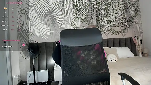 Snapshot of Kira_Key chatting on February 27, 2026, 1:49 am Kira Key online show from February 27, 2026, 1:49 am