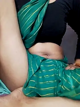 Snapshot of Hut_rotu_cute chatting on May 1, 2026, 4:44 pm Hut rotu cute online show from May 1, 2026, 4:44 pm