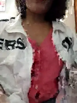 Snapshot of Thaohoa_love chatting on November 19, 2025, 6:57 am Thaohoa love online show from November 19, 2025, 6:57 am